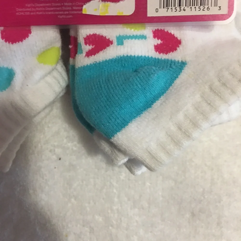 NWT 6 pairs of girls low cut socks, wicks away moisture